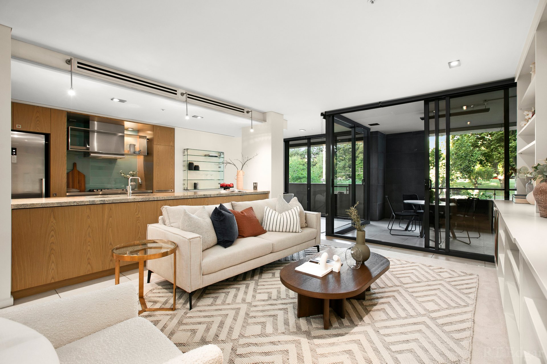 216/250 St Kilda Road, Southbank image 1