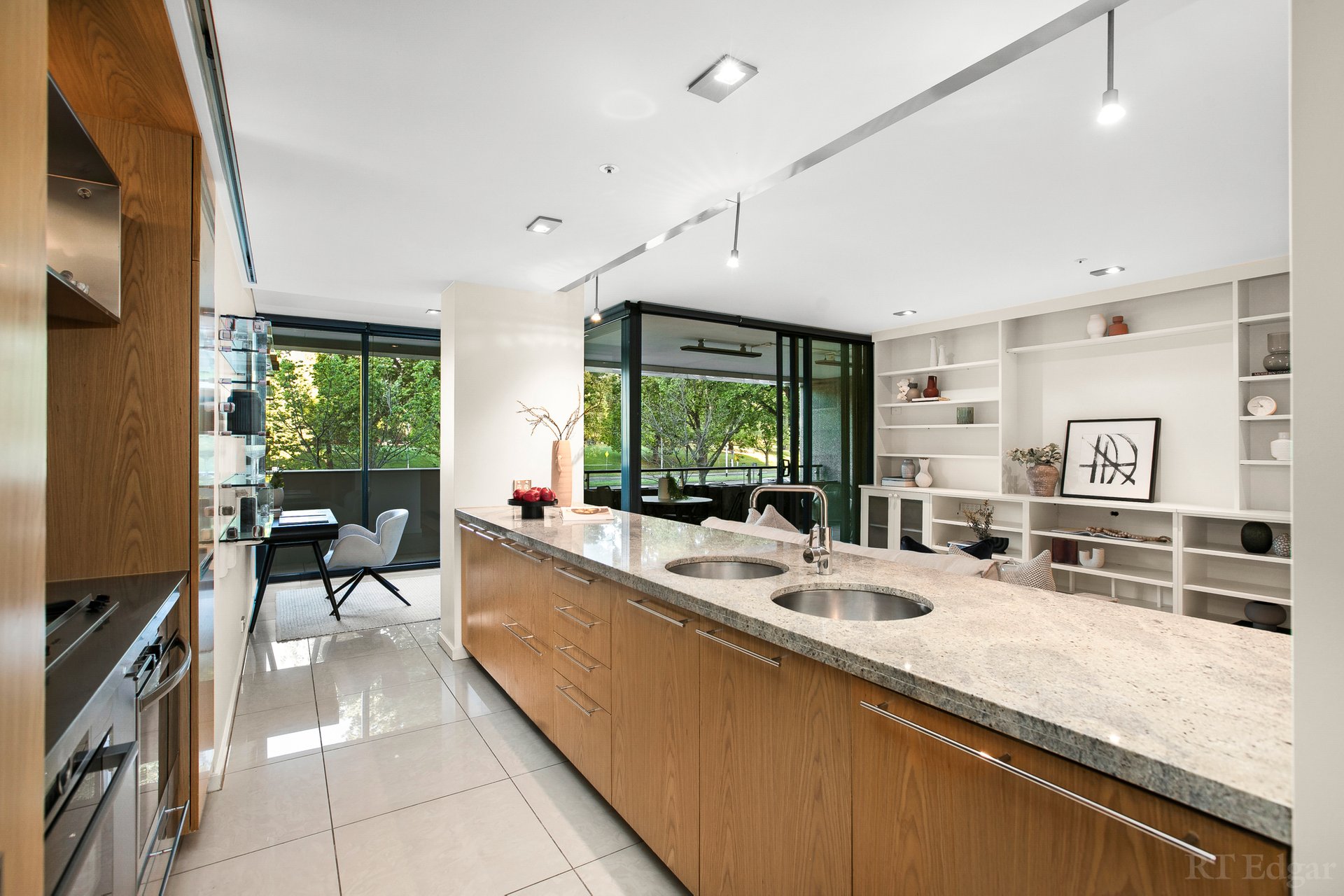 216/250 St Kilda Road, Southbank image 3
