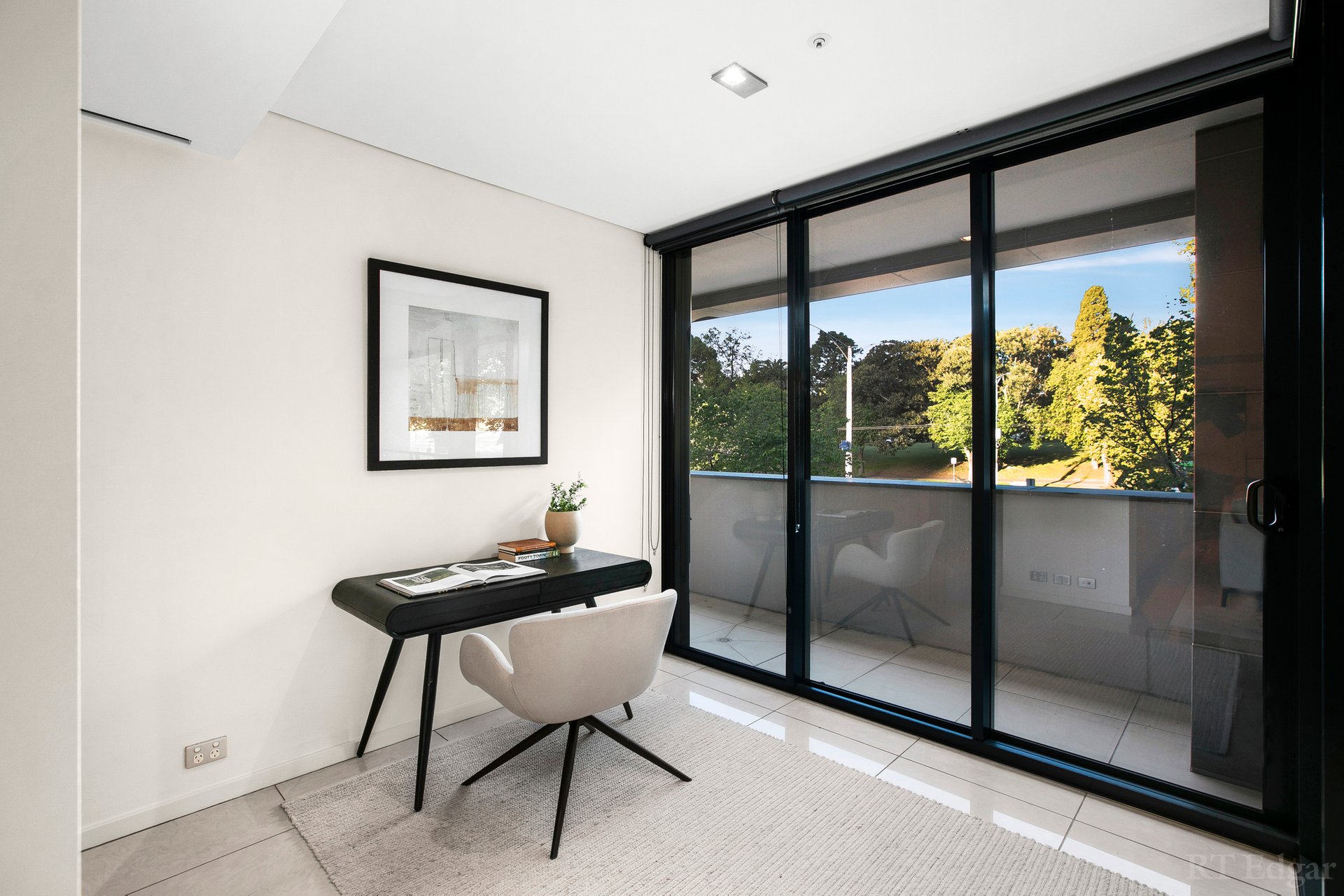 216/250 St Kilda Road, Southbank image 6