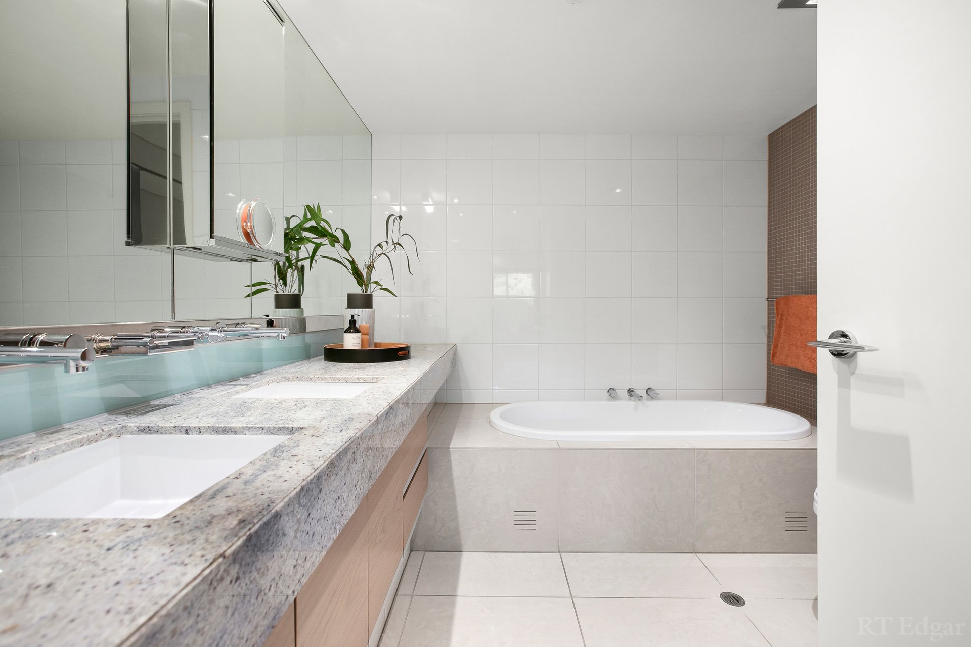216/250 St Kilda Road, Southbank image 9