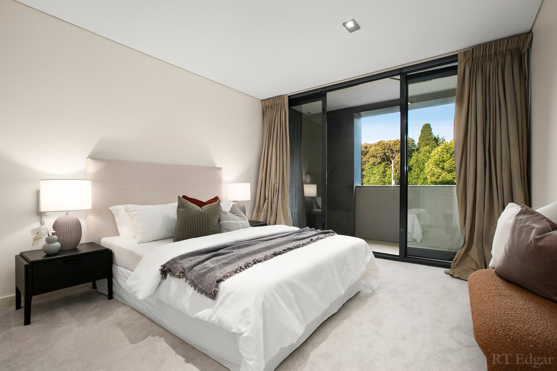 216/250 St Kilda Road, Southbank image 10