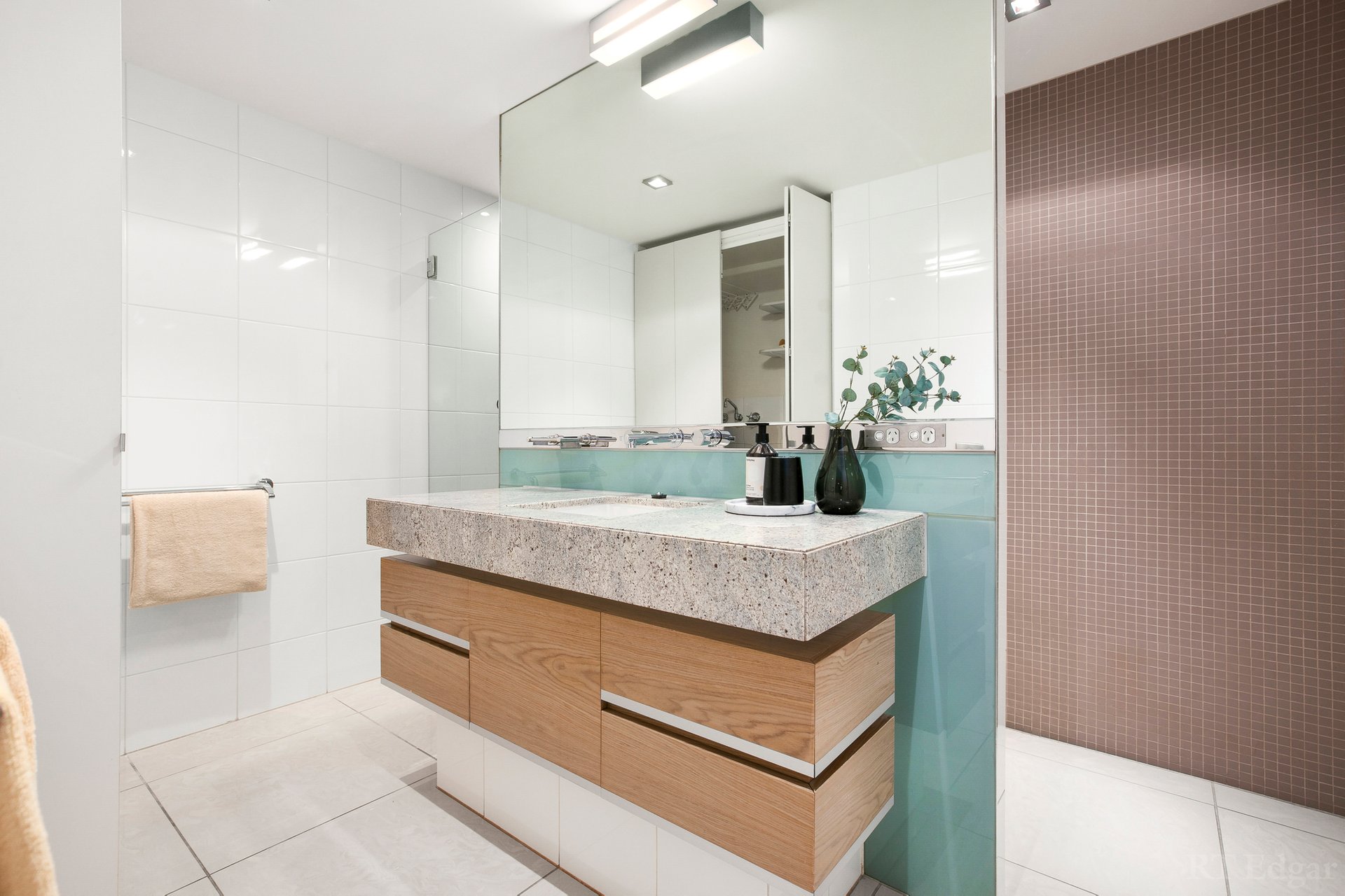 216/250 St Kilda Road, Southbank image 11