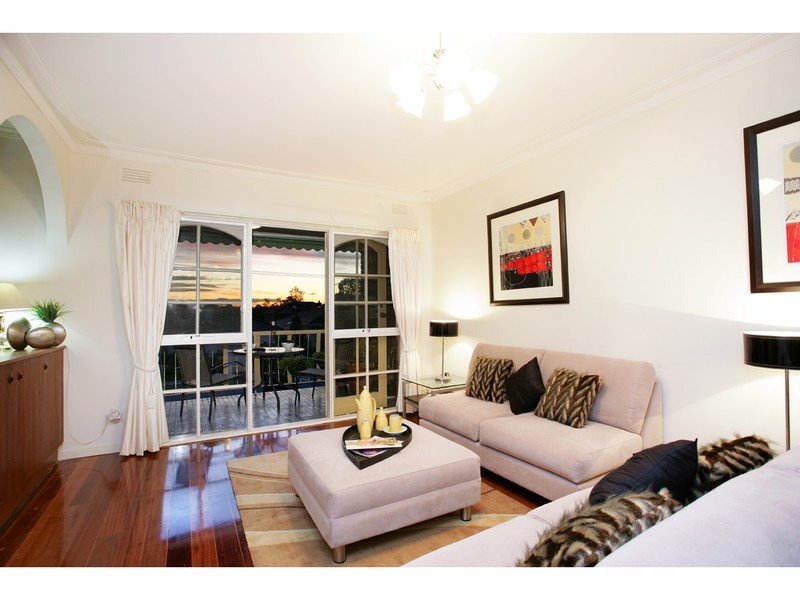 2/163 Prospect Hill Road, Canterbury image 1