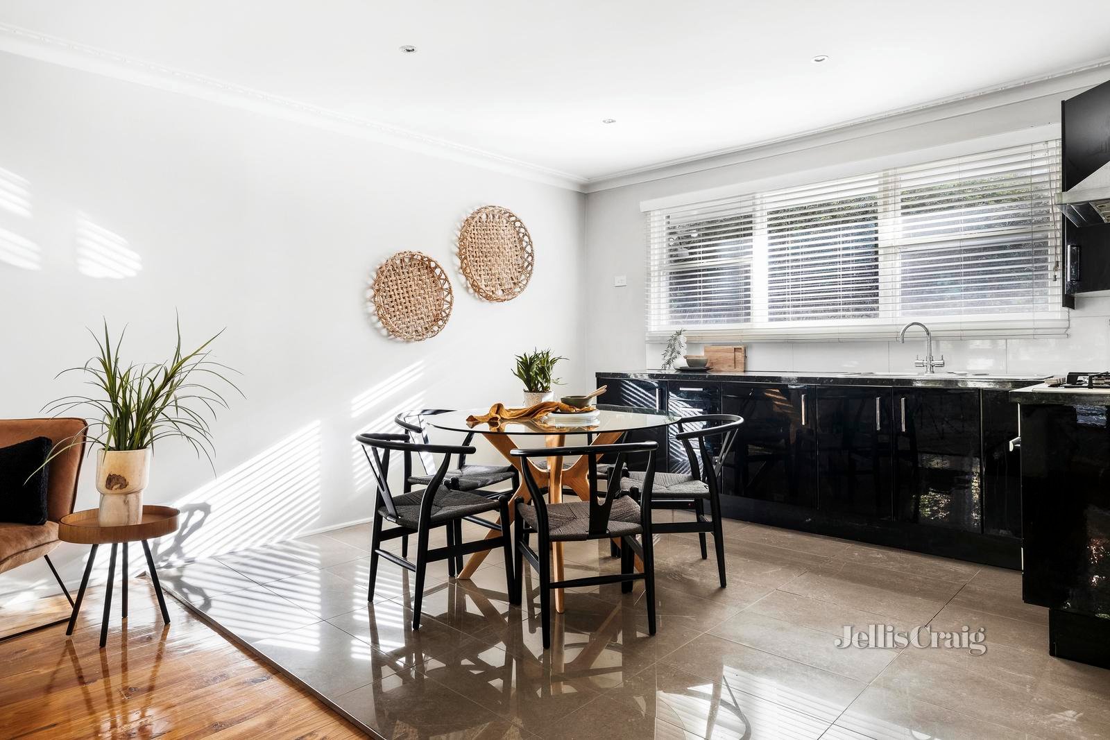 2/164 Waiora Road, Rosanna image 3