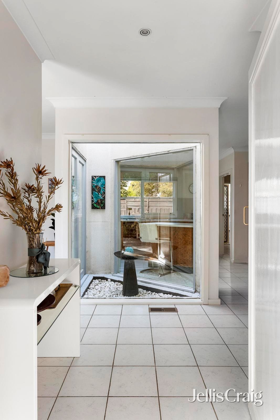 2/165 Miller Street, Thornbury image 2