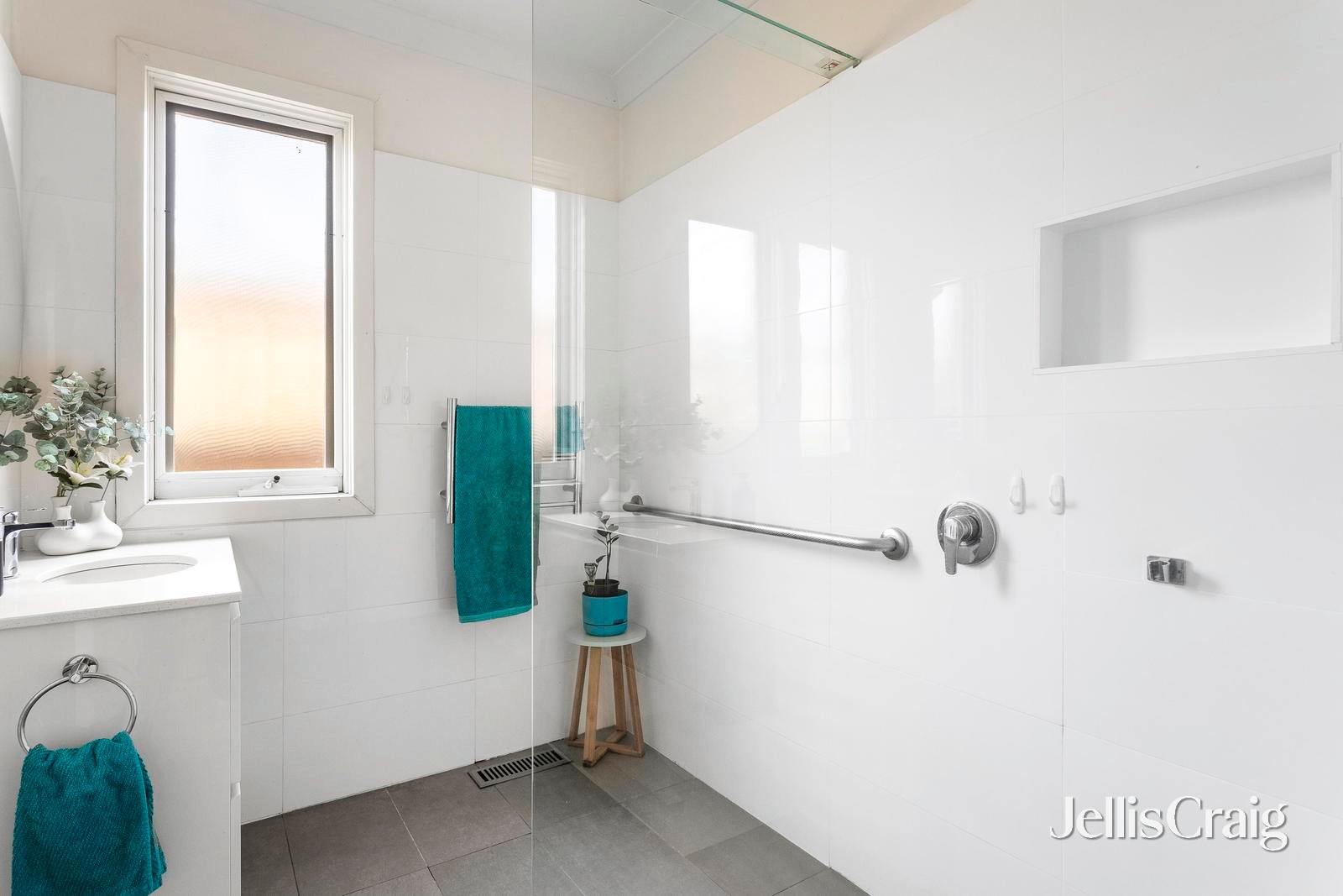 2/165 Miller Street, Thornbury image 7