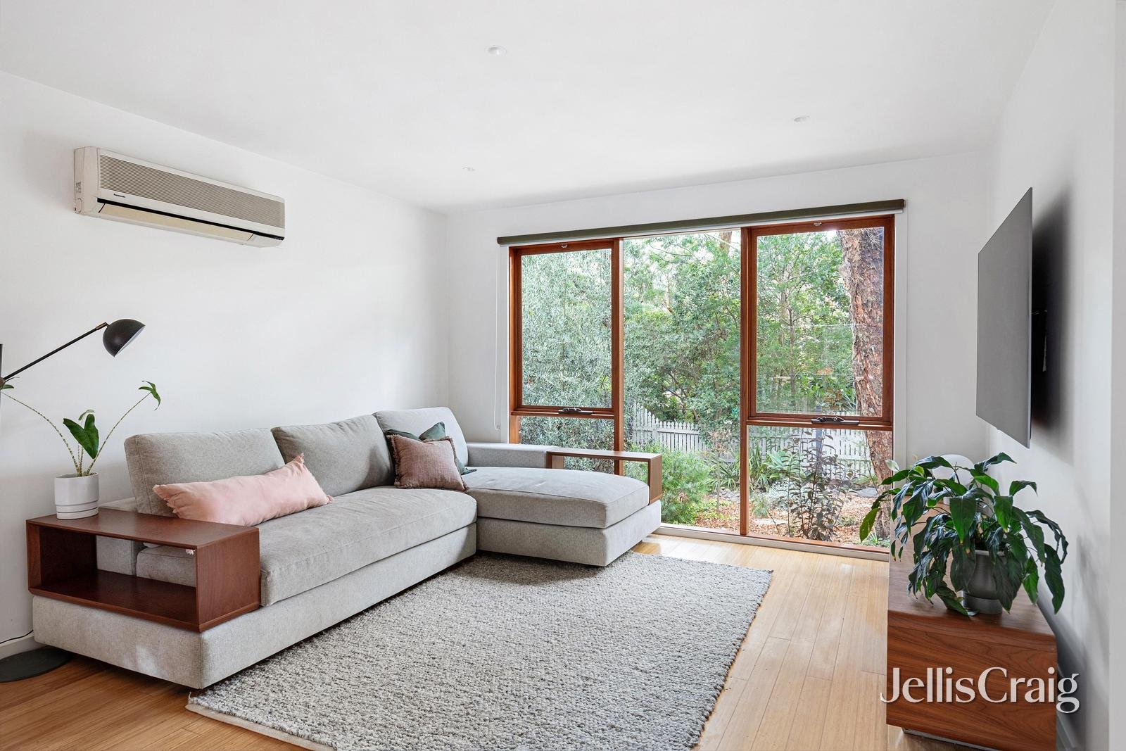 2/165 Rattray Road, Montmorency image 2
