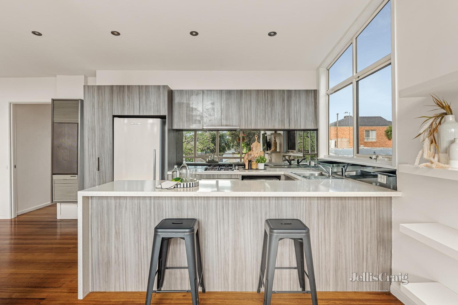 2/166 Charman Road, Mentone image 4