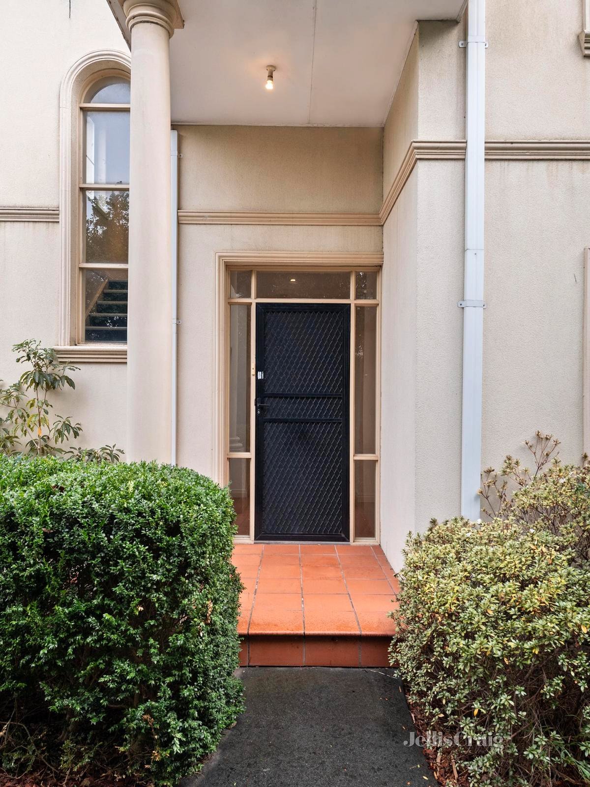 2/167 Blackburn Road, Doncaster East image 2