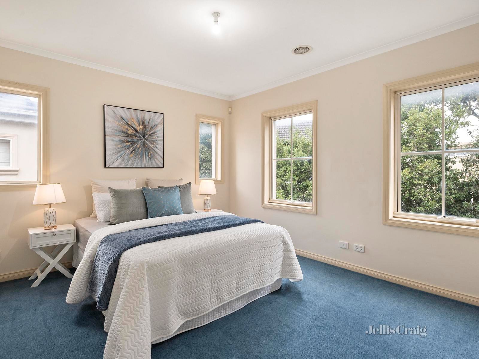 2/167 Blackburn Road, Doncaster East image 7