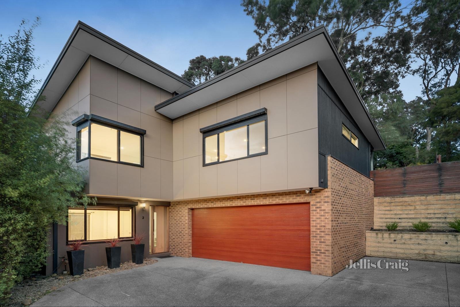 2/168 Rattray Road, Montmorency image 1