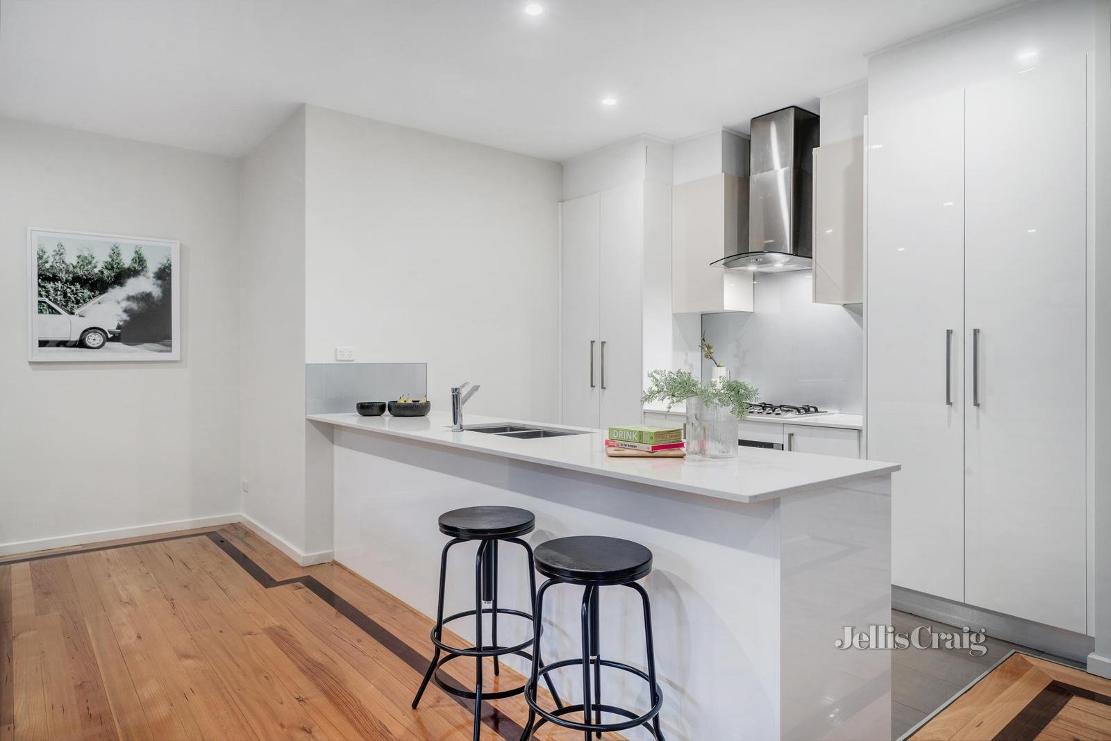 2/168 Rattray Road, Montmorency image 4
