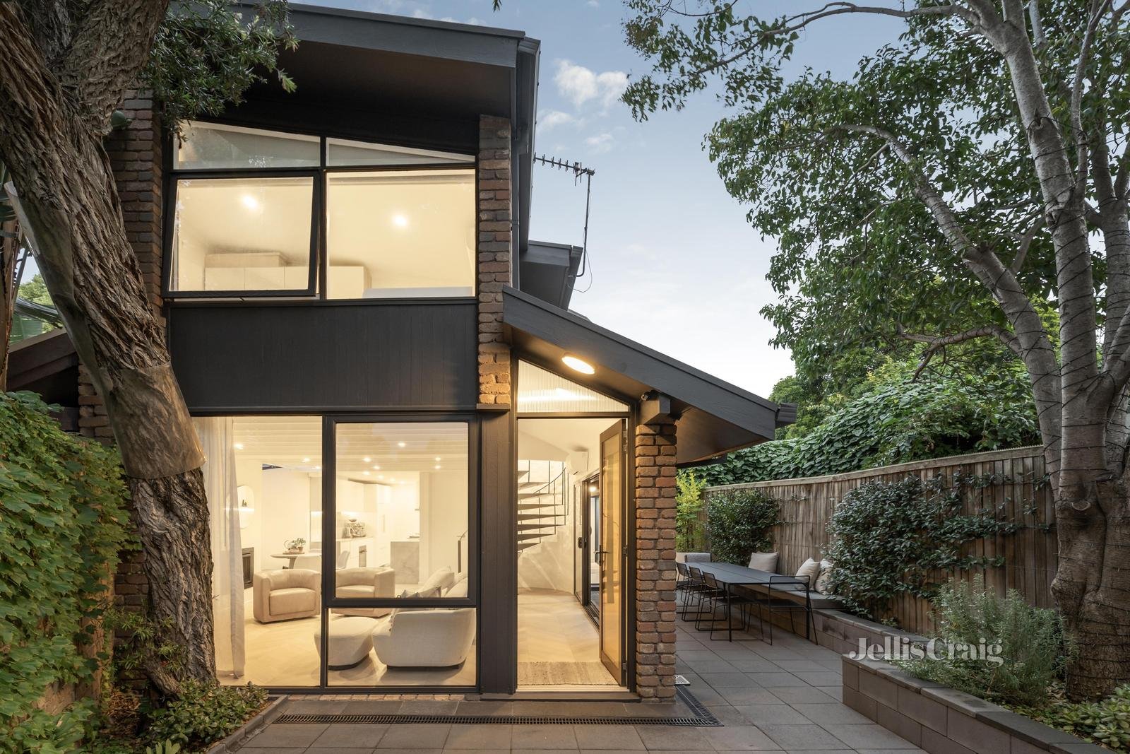 2/16a Macfarlan Lane, South Yarra image 1