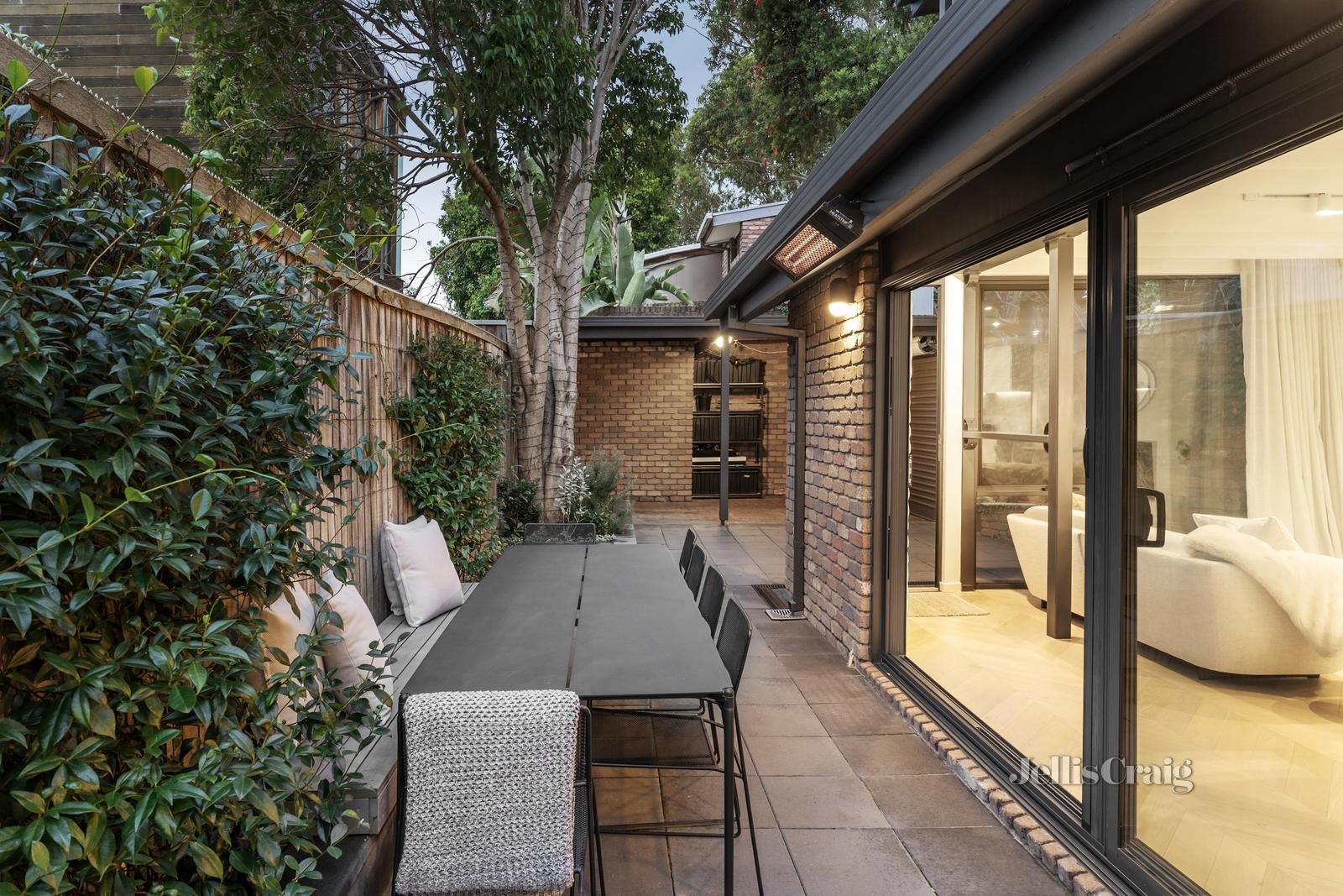 2/16a Macfarlan Lane, South Yarra image 5