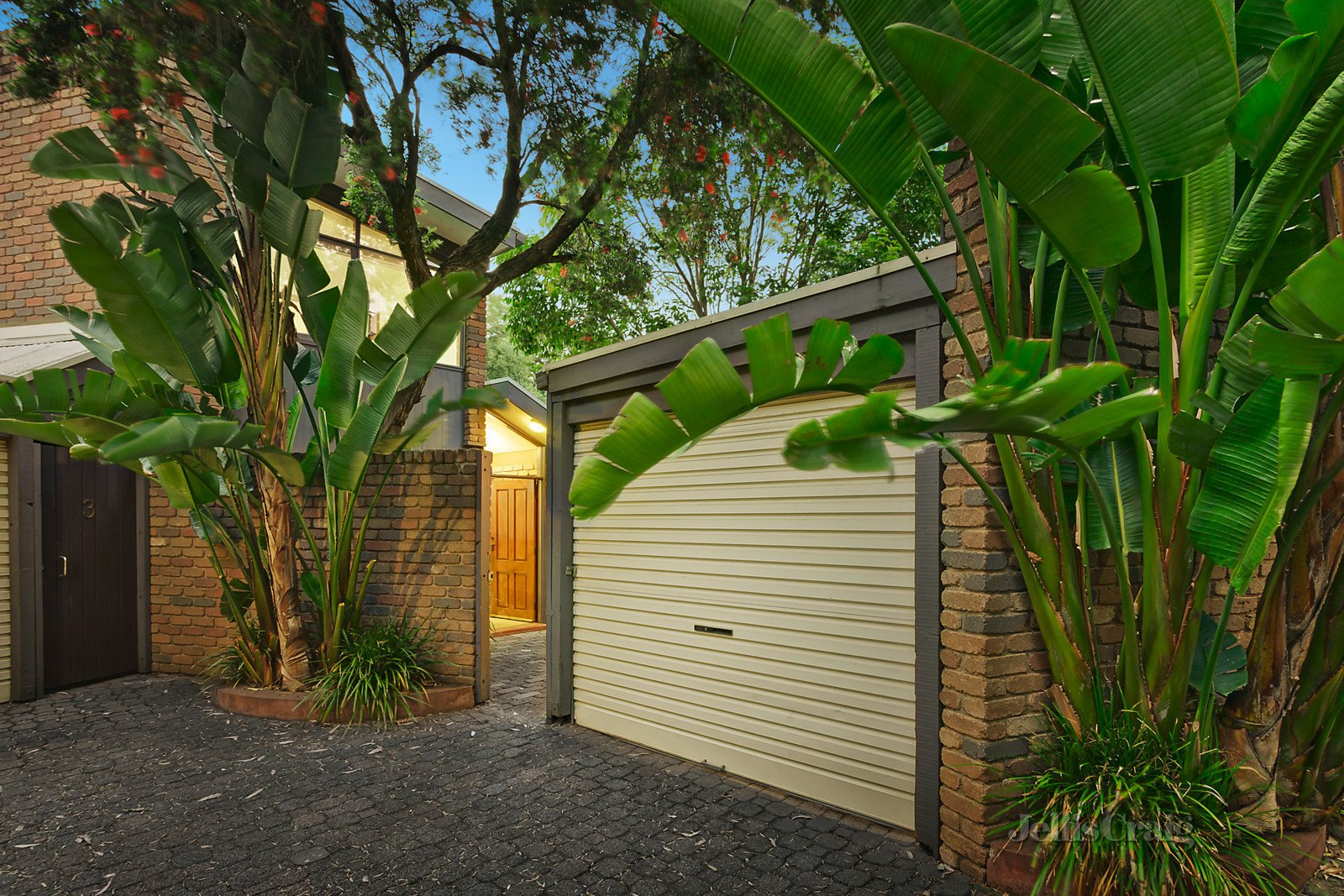 2/16a Macfarlan Lane, South Yarra image 7