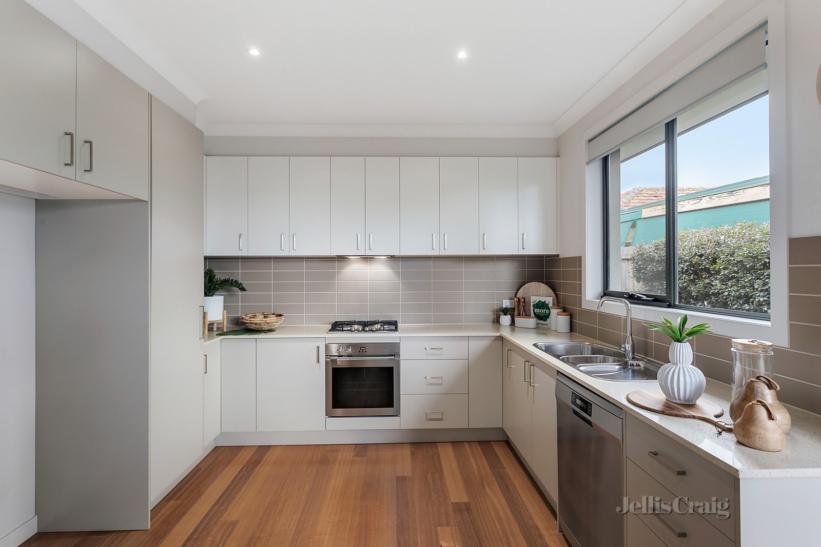 2/17 Black Street, Watsonia image 3