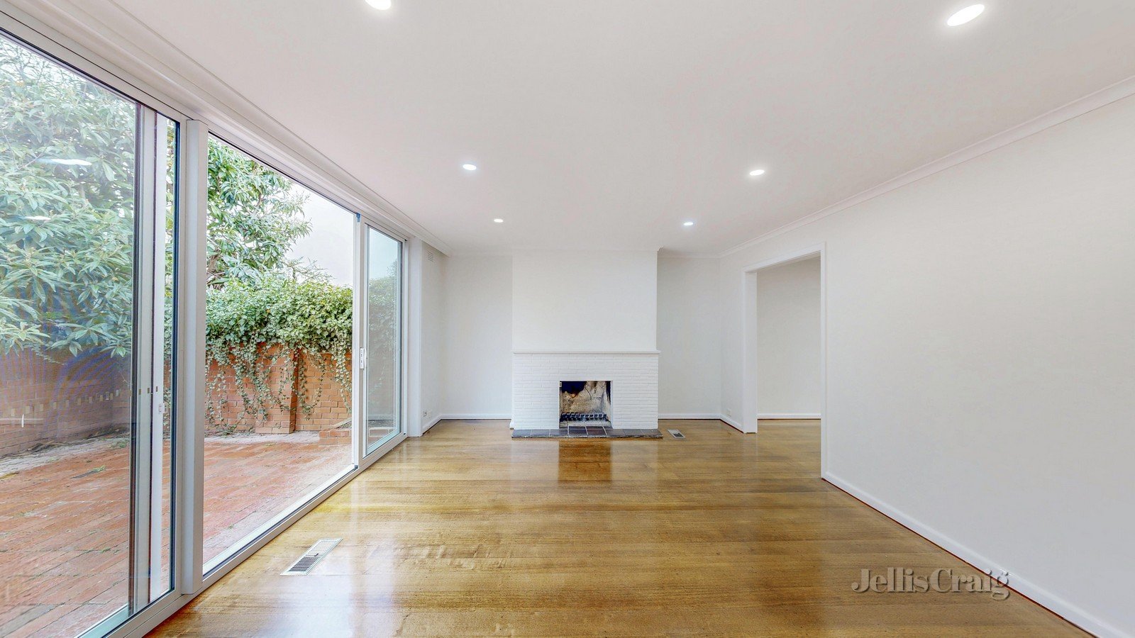 2/17 Como Ave, South Yarra image 1