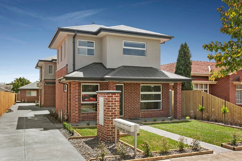 2/17 Compton Street, Reservoir image 1