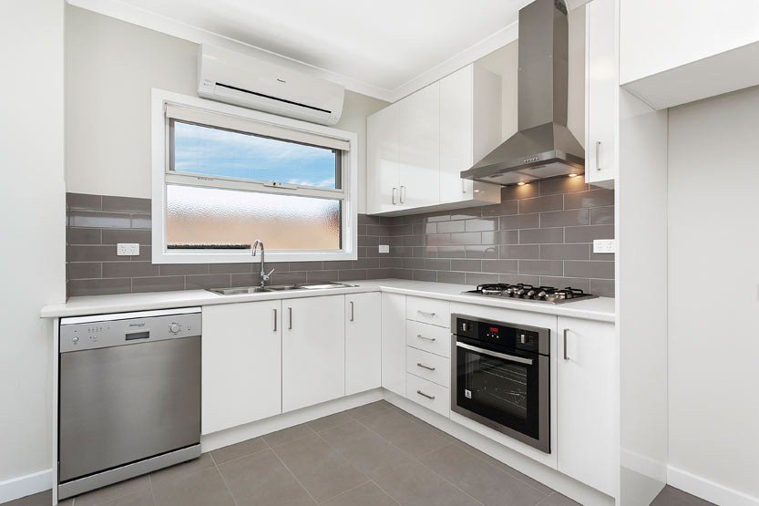 2/17 Compton Street, Reservoir image 2