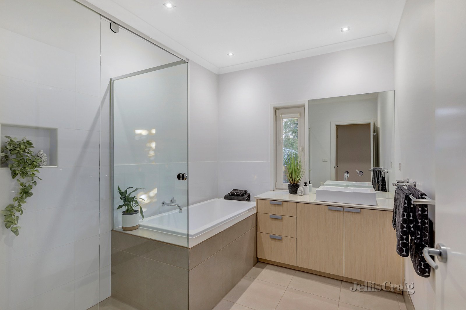 2/17 Culwell Avenue, Mitcham image 9