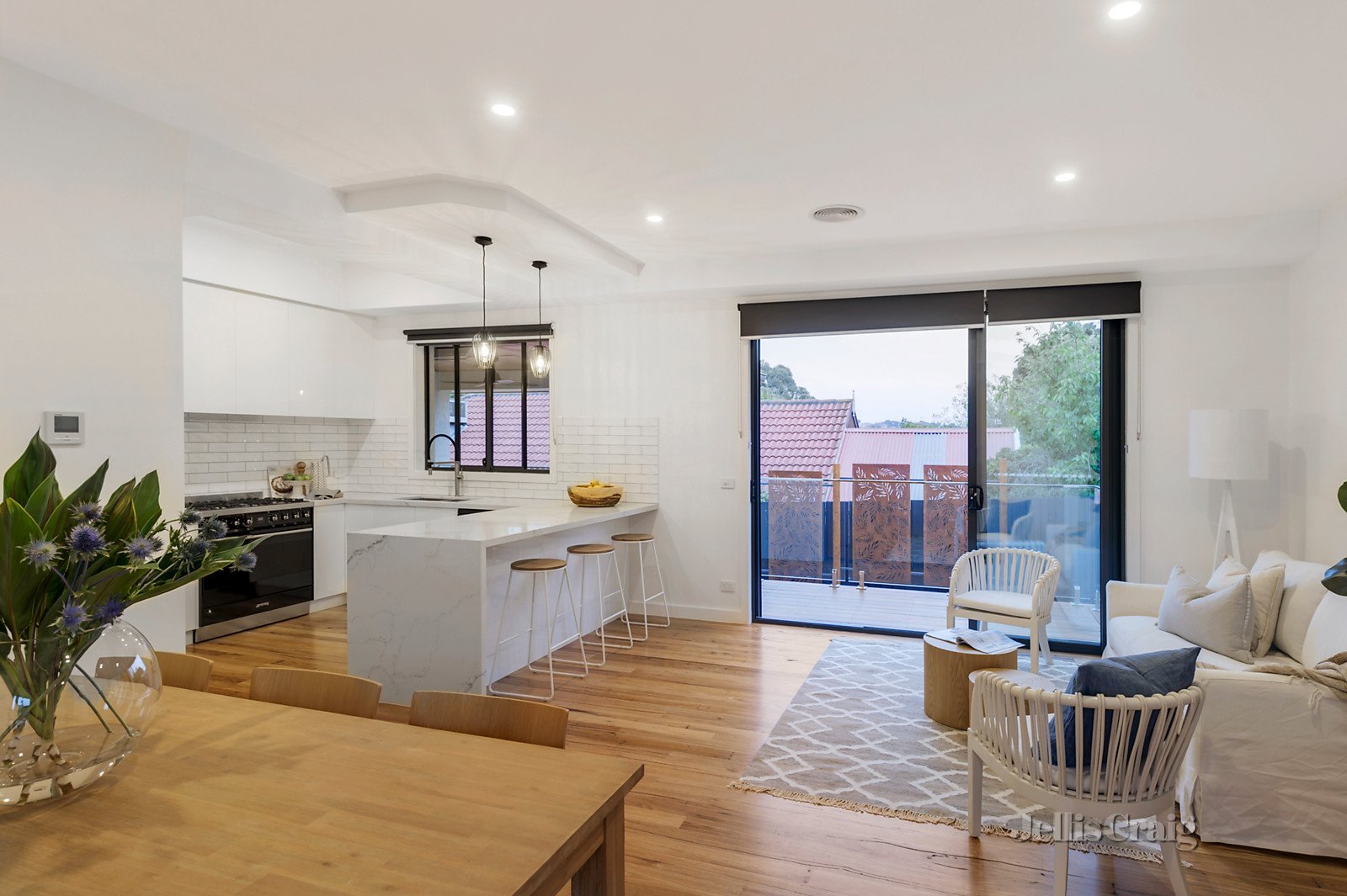 2/17 Davey Road, Montmorency image 3