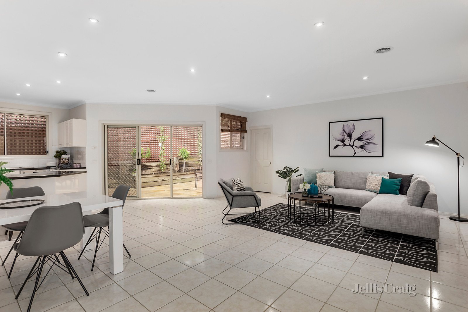 2/17 Dean Avenue, Mount Waverley image 3