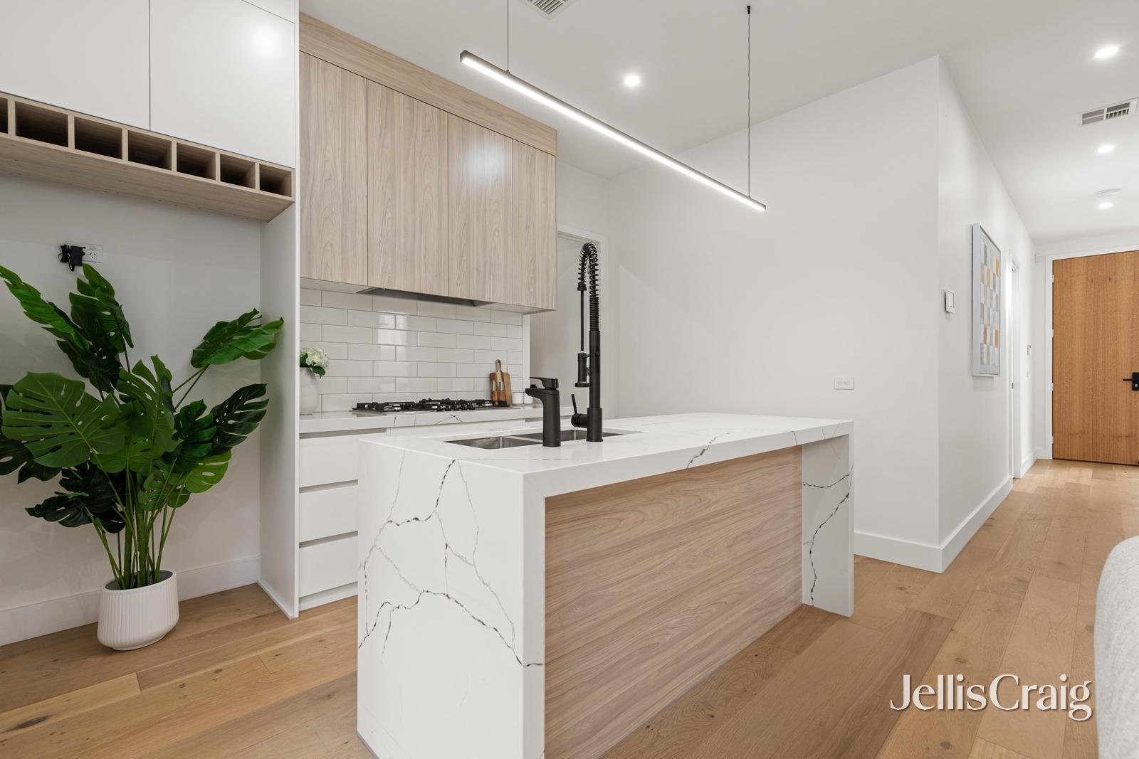 2/17 Elmhurst Road, Blackburn image 5