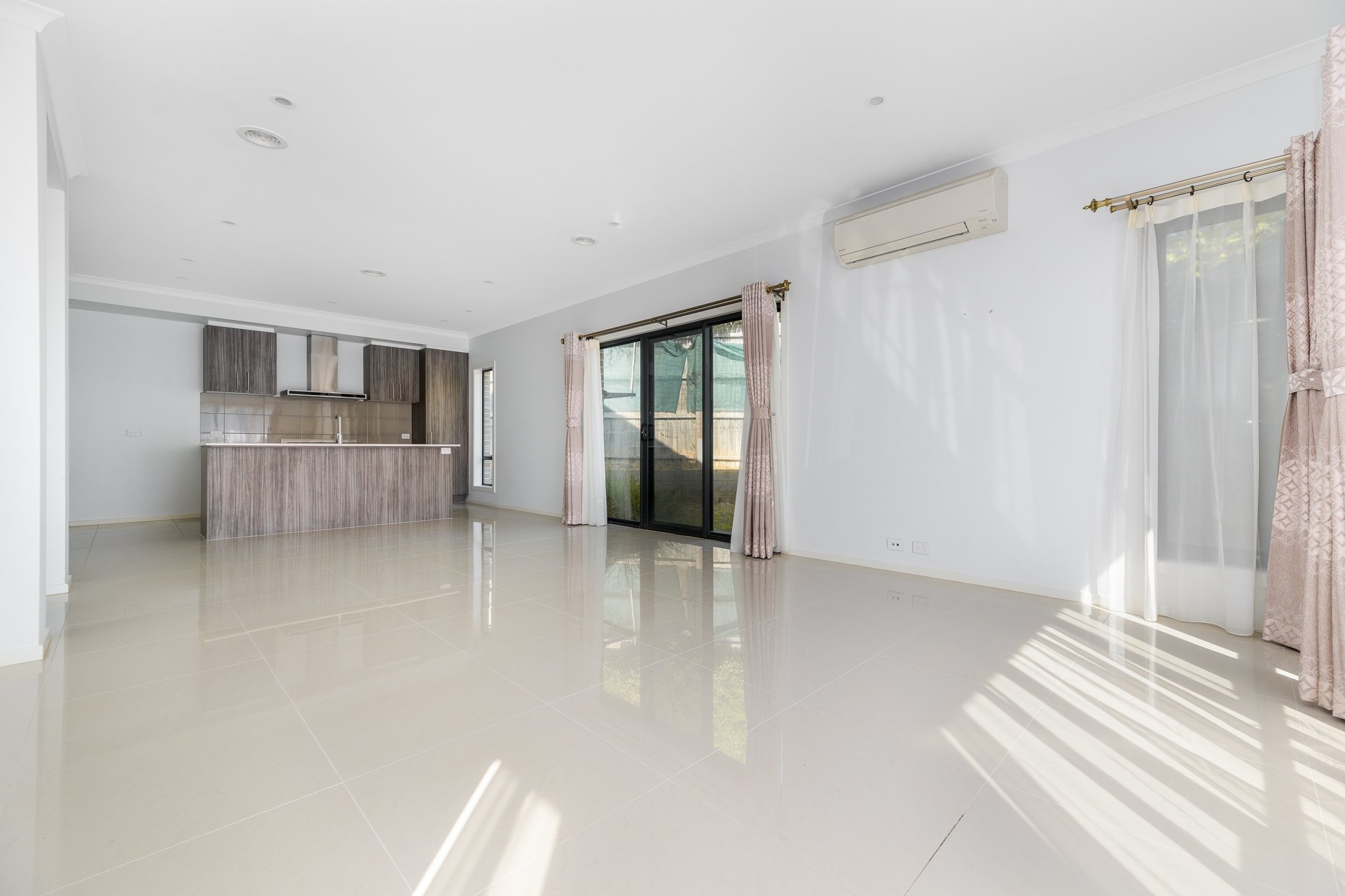 2/17 Ingleside Crescent, Glen Waverley image 2