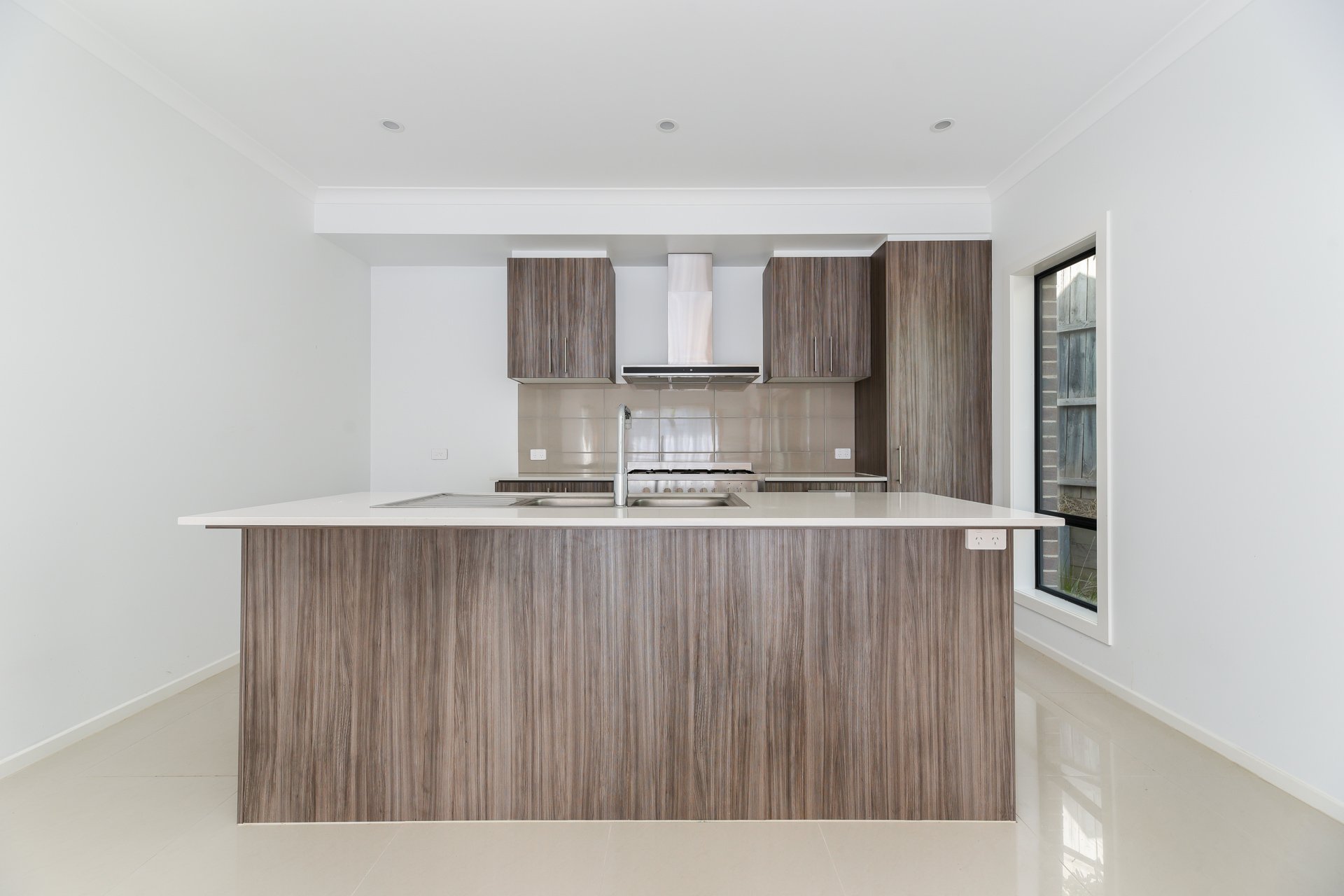 2/17 Ingleside Crescent, Glen Waverley image 1
