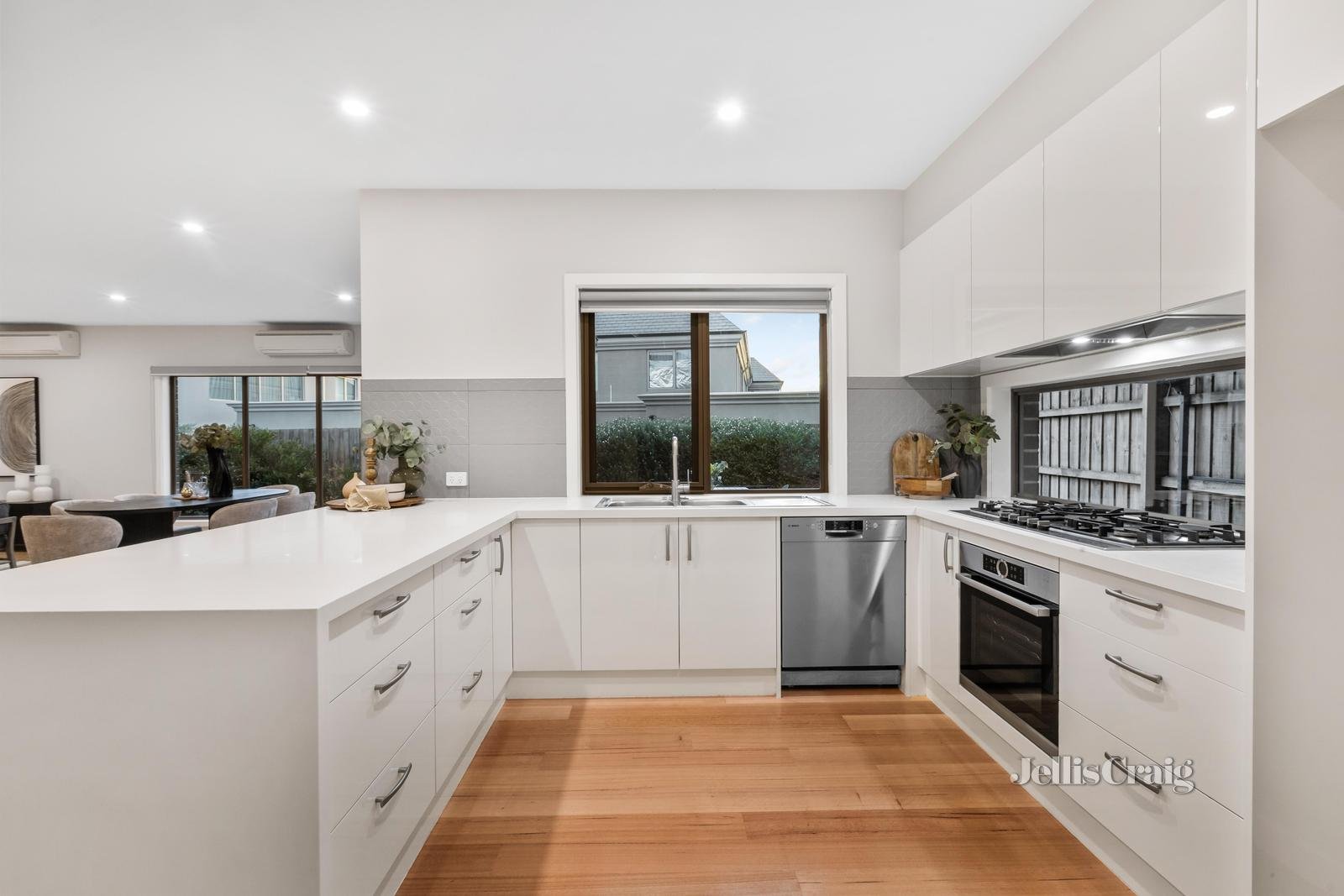2/17 Joy Street, Mount Waverley image 4