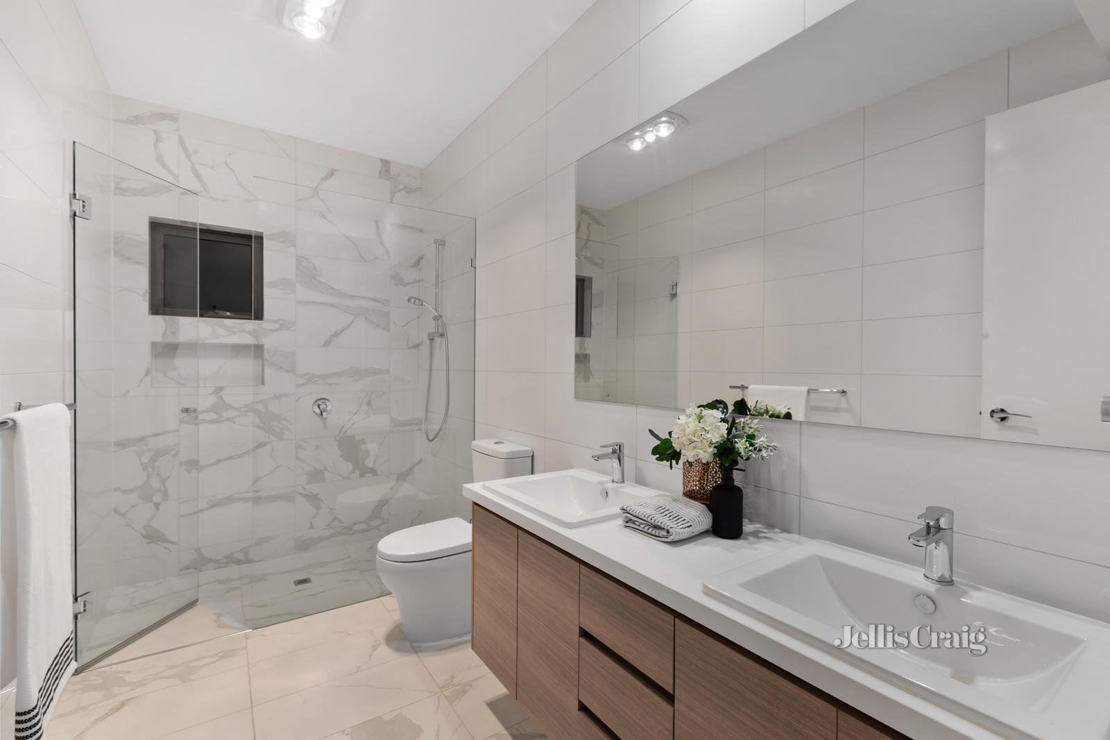 2/17 Joy Street, Mount Waverley image 8