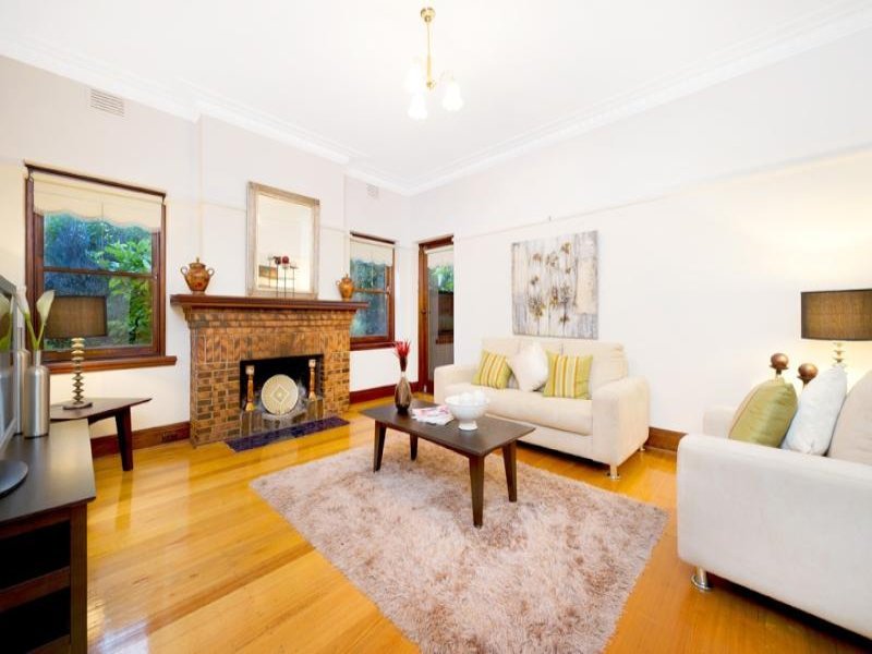 2/17 Langham Place, Hawthorn East image 2