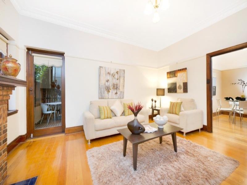 2/17 Langham Place, Hawthorn East image 3