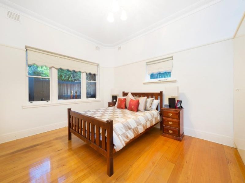 2/17 Langham Place, Hawthorn East image 6