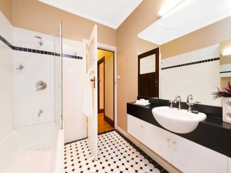 2/17 Langham Place, Hawthorn East image 7