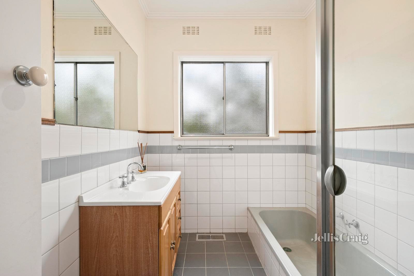 2/17 Liverpool Road, Kilsyth image 6