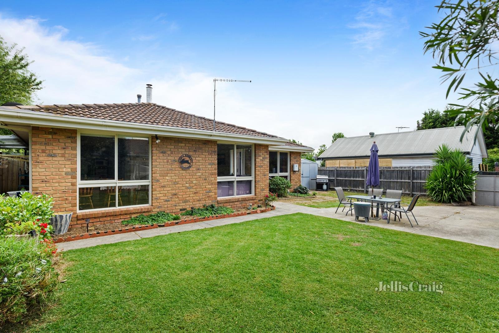 2/17 Macmeikan Street, Whittlesea image 1