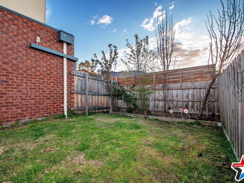 2/17 Morelle Court, Mooroolbark image 12