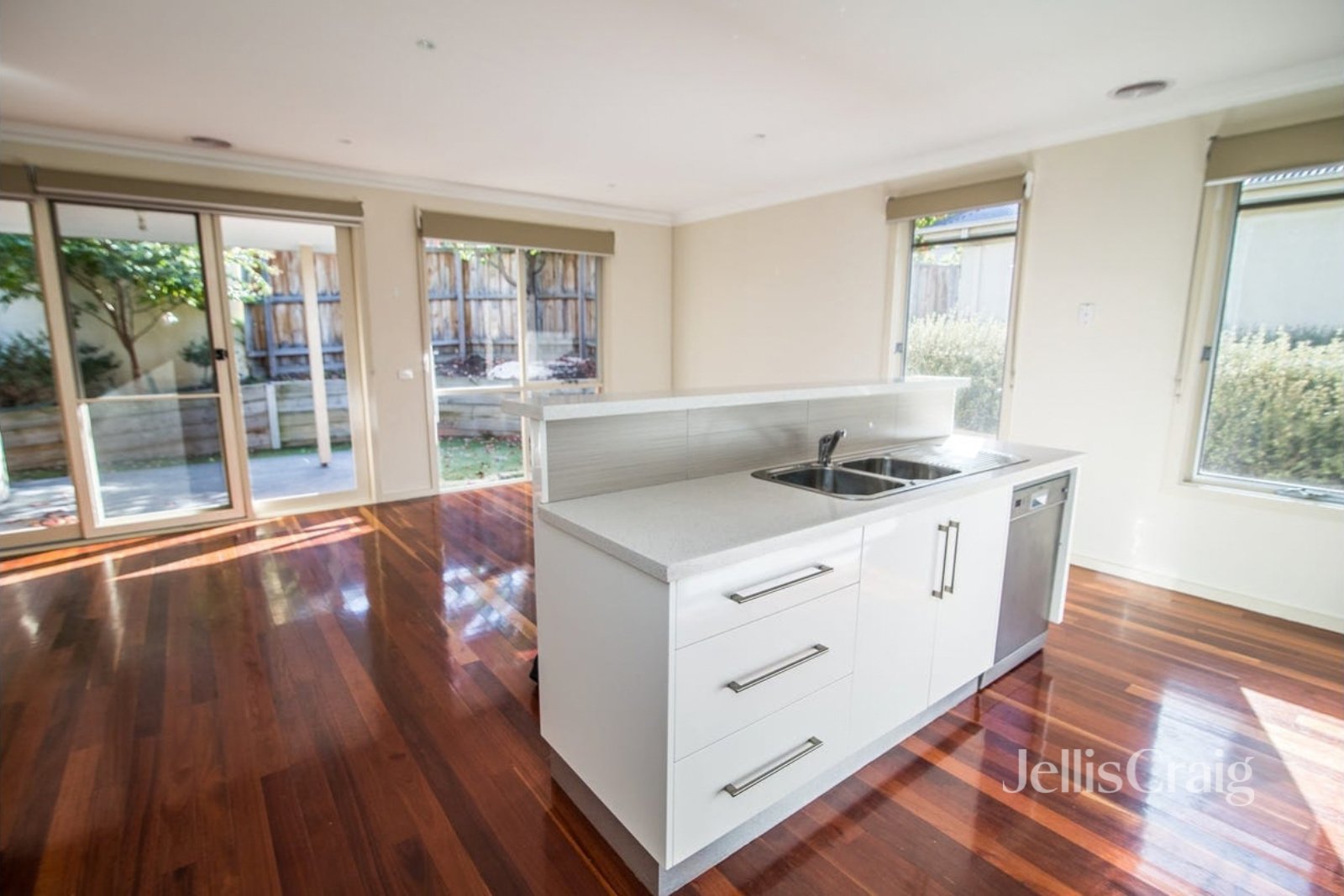 217 Mountain View Rd, Greensborough image 4