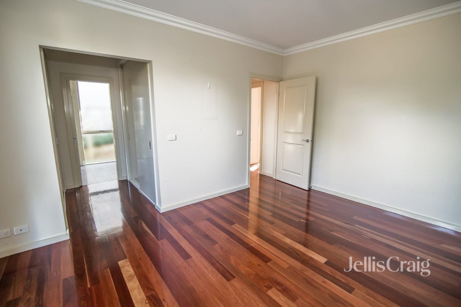 217 Mountain View Rd, Greensborough image 6