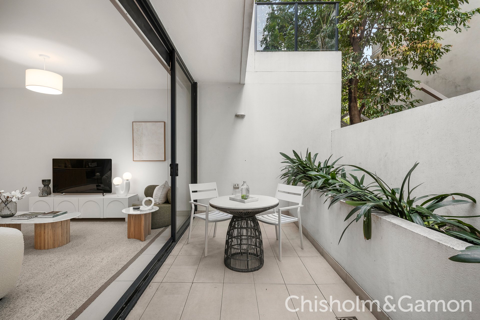 2/17 Pine Avenue, Elwood image 2