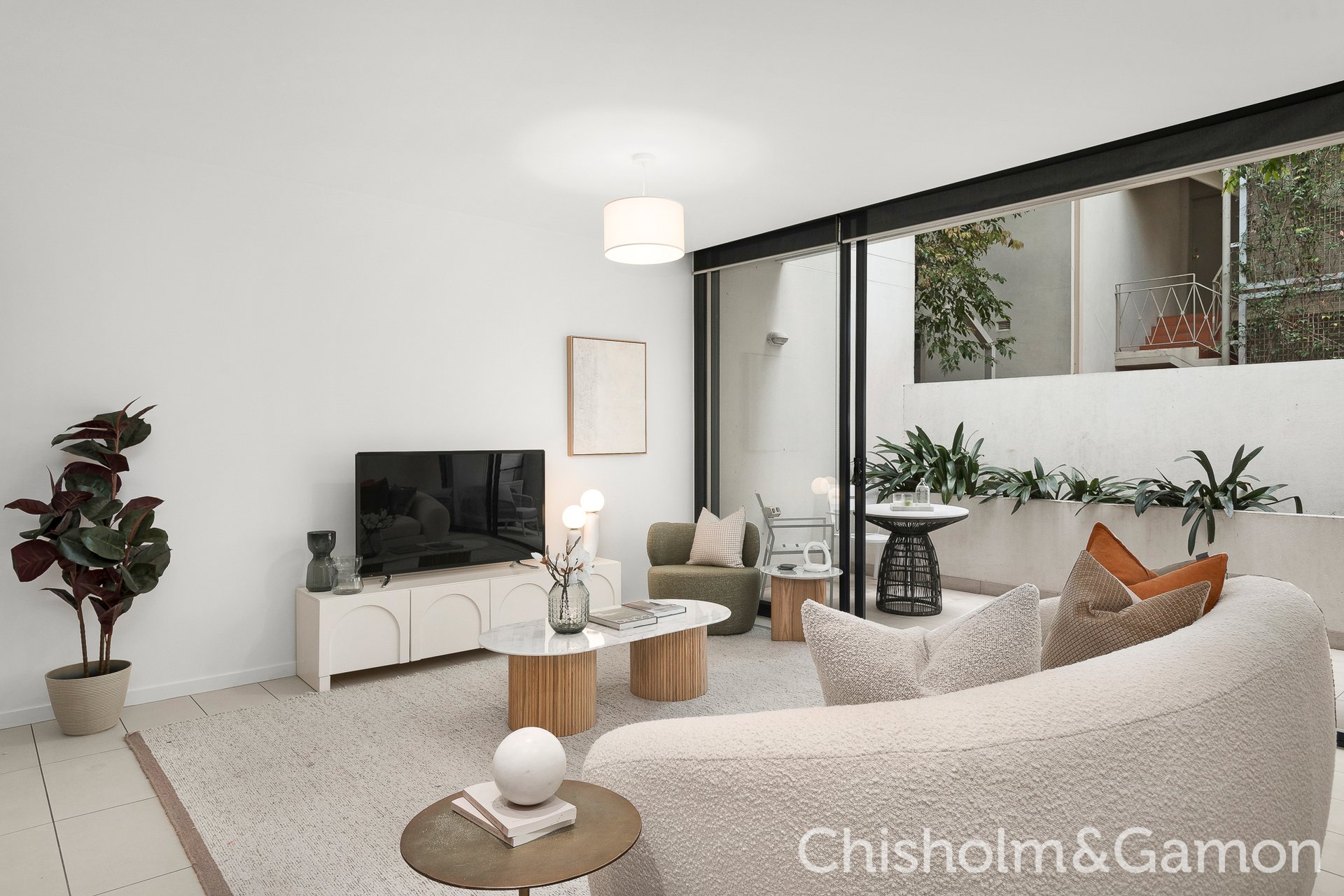 2/17 Pine Avenue, Elwood image 3