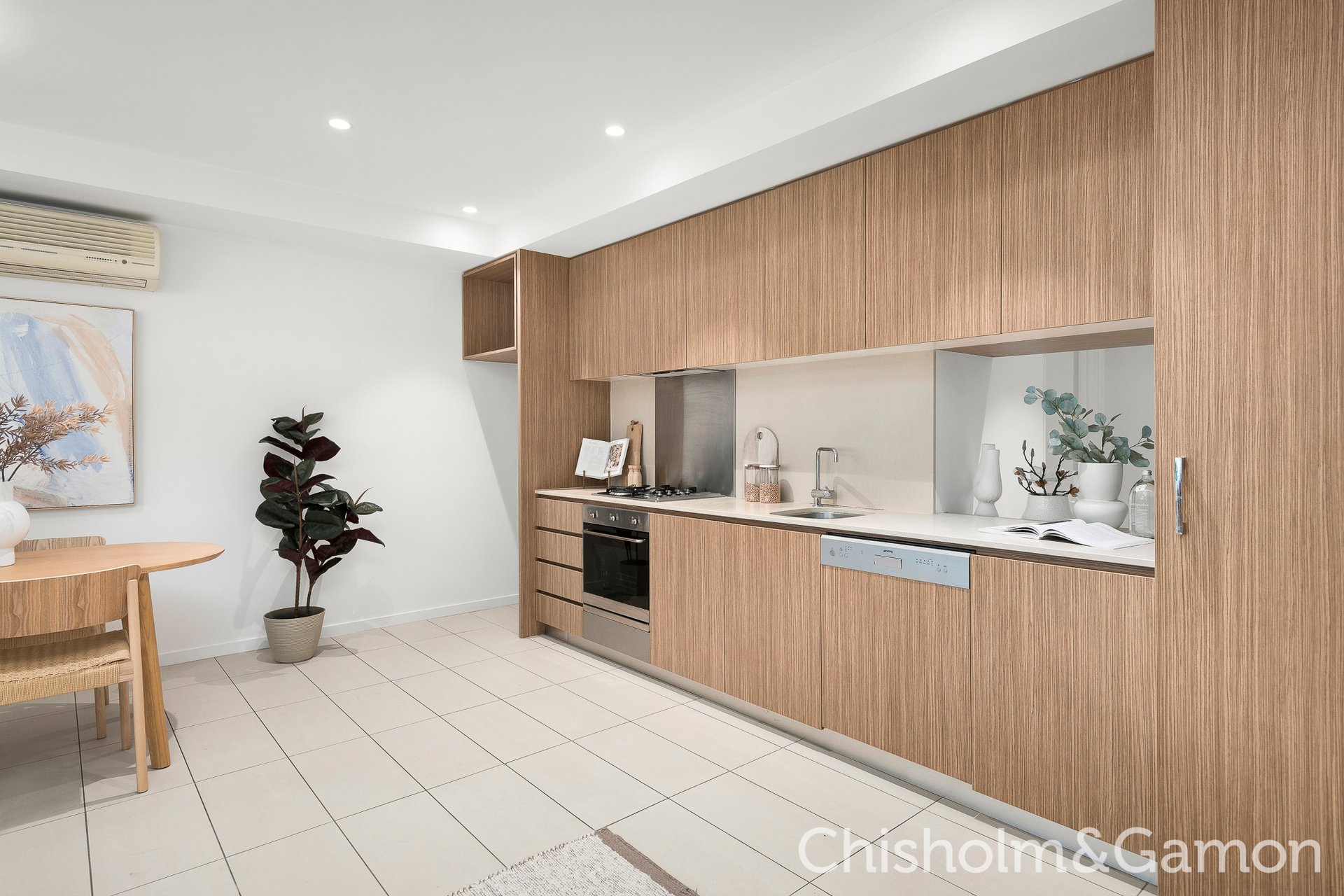 2/17 Pine Avenue, Elwood image 4