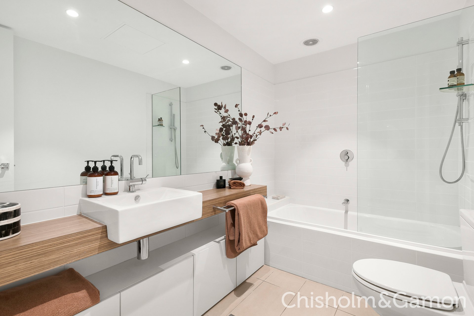2/17 Pine Avenue, Elwood image 9
