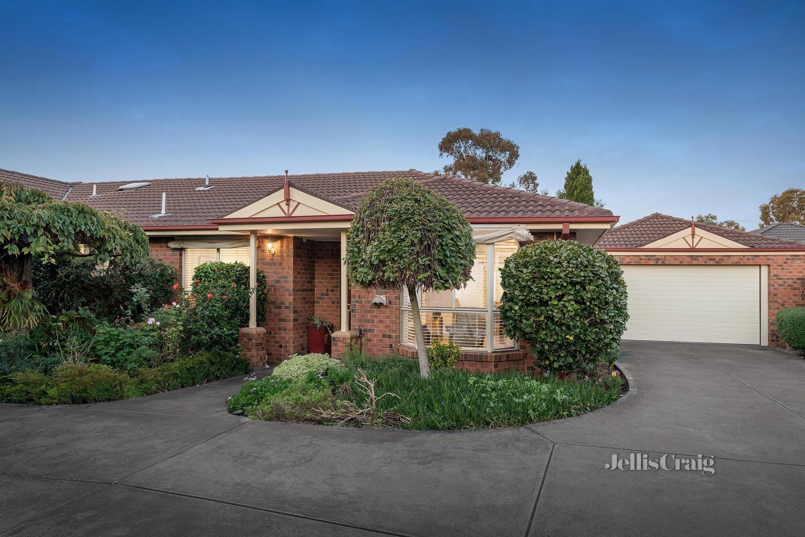 2/17 Quarry Road, Mitcham image 1