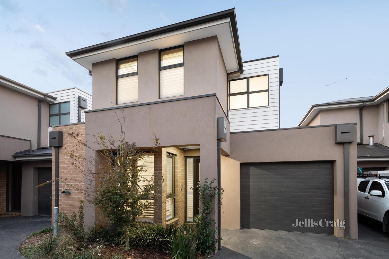 2/17 South Crescent, Heidelberg West image 1