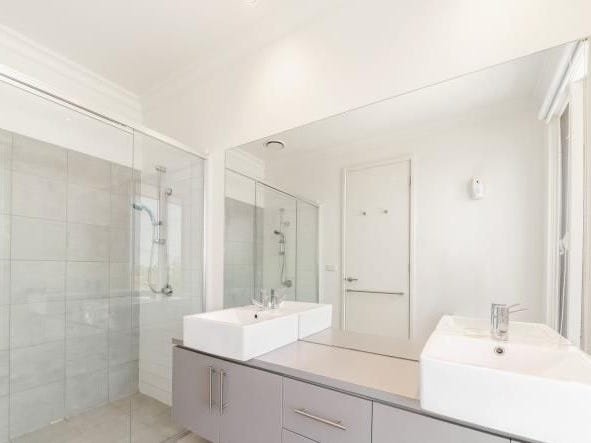 Property Gallery Thumbnail 9