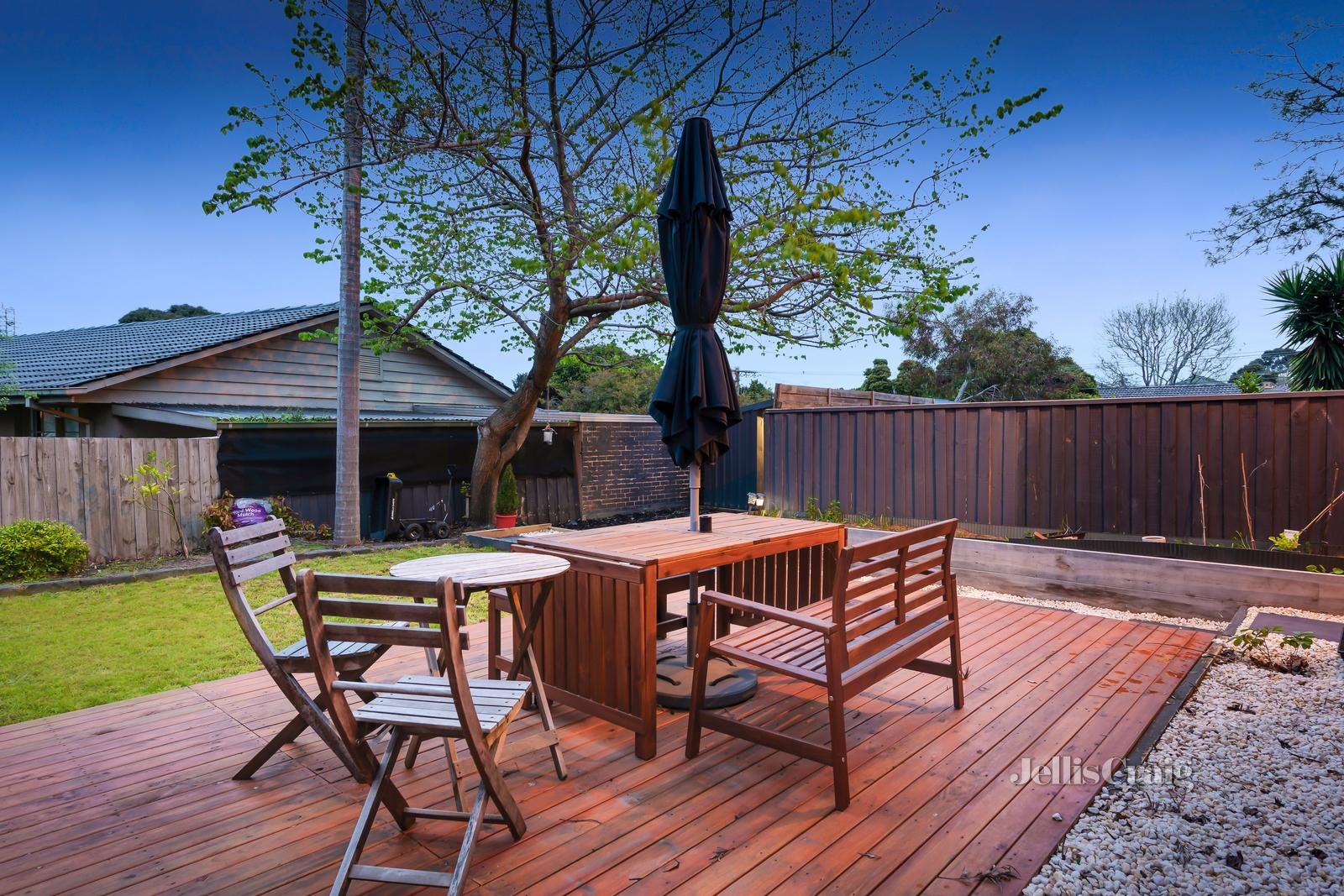 2/17 Wendover Court, Mount Waverley image 8