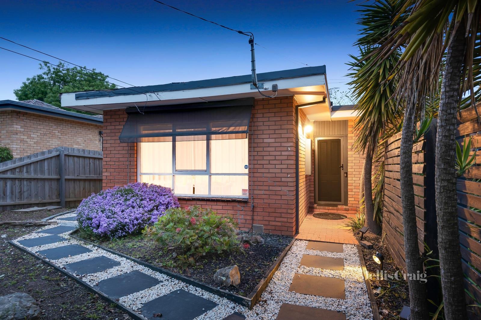 2/17 Wendover Court, Mount Waverley image 1