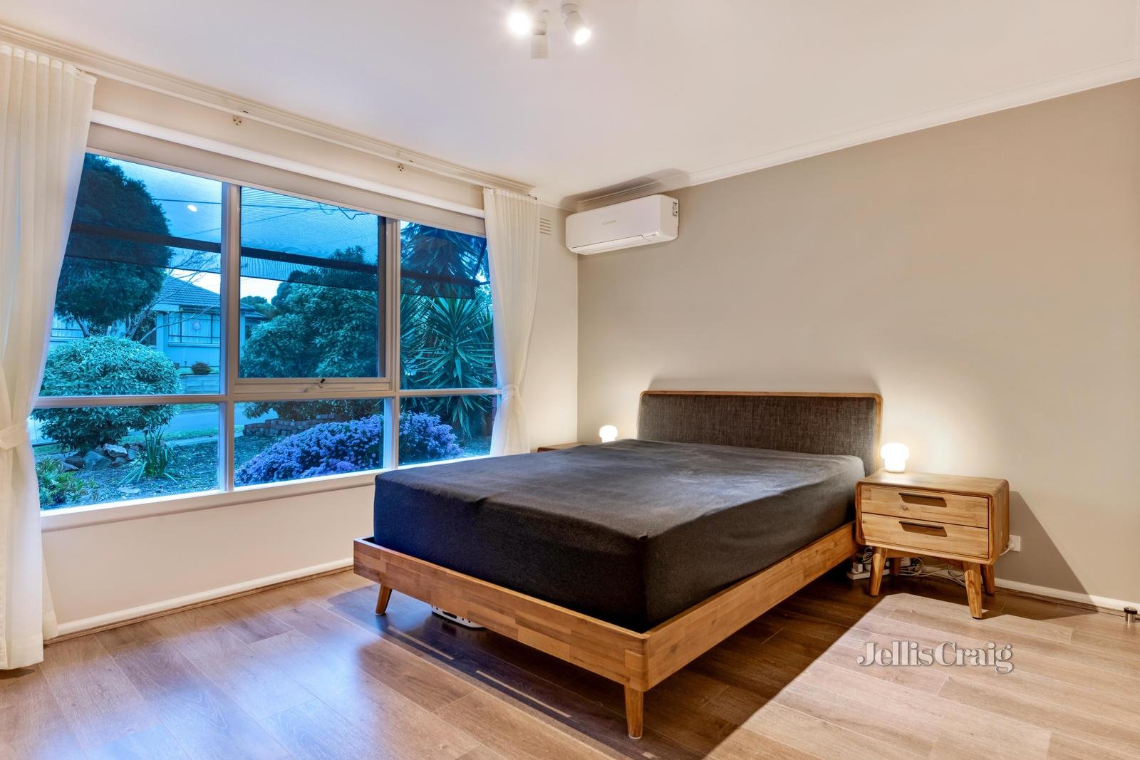 2/17 Wendover Court, Mount Waverley image 5